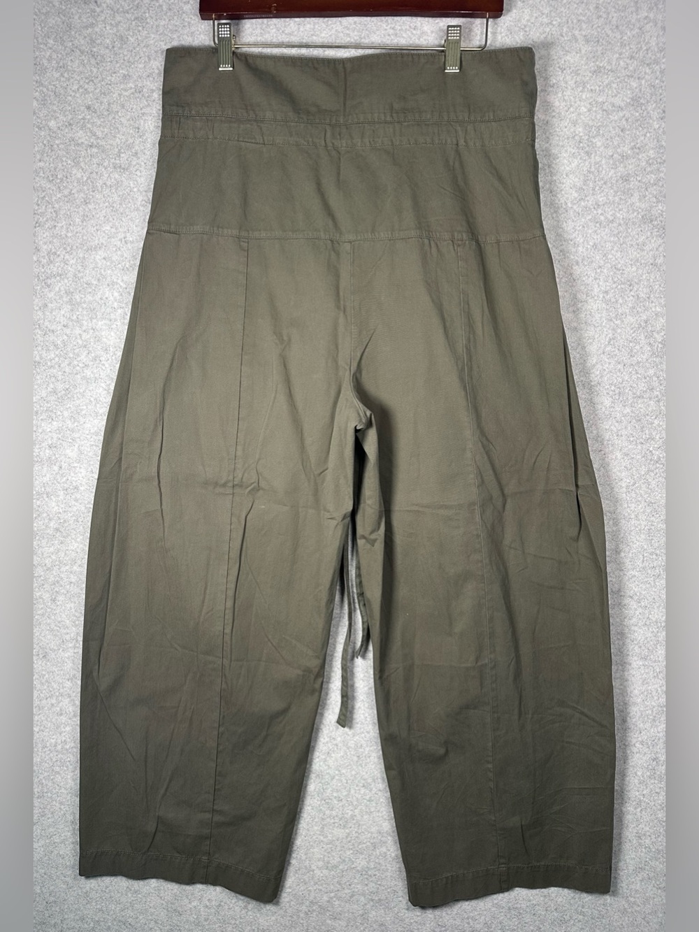 Banana Republic The White Lotus Olive Green Oversized Fisherman Drawstring Pants - Picture 6 of 12